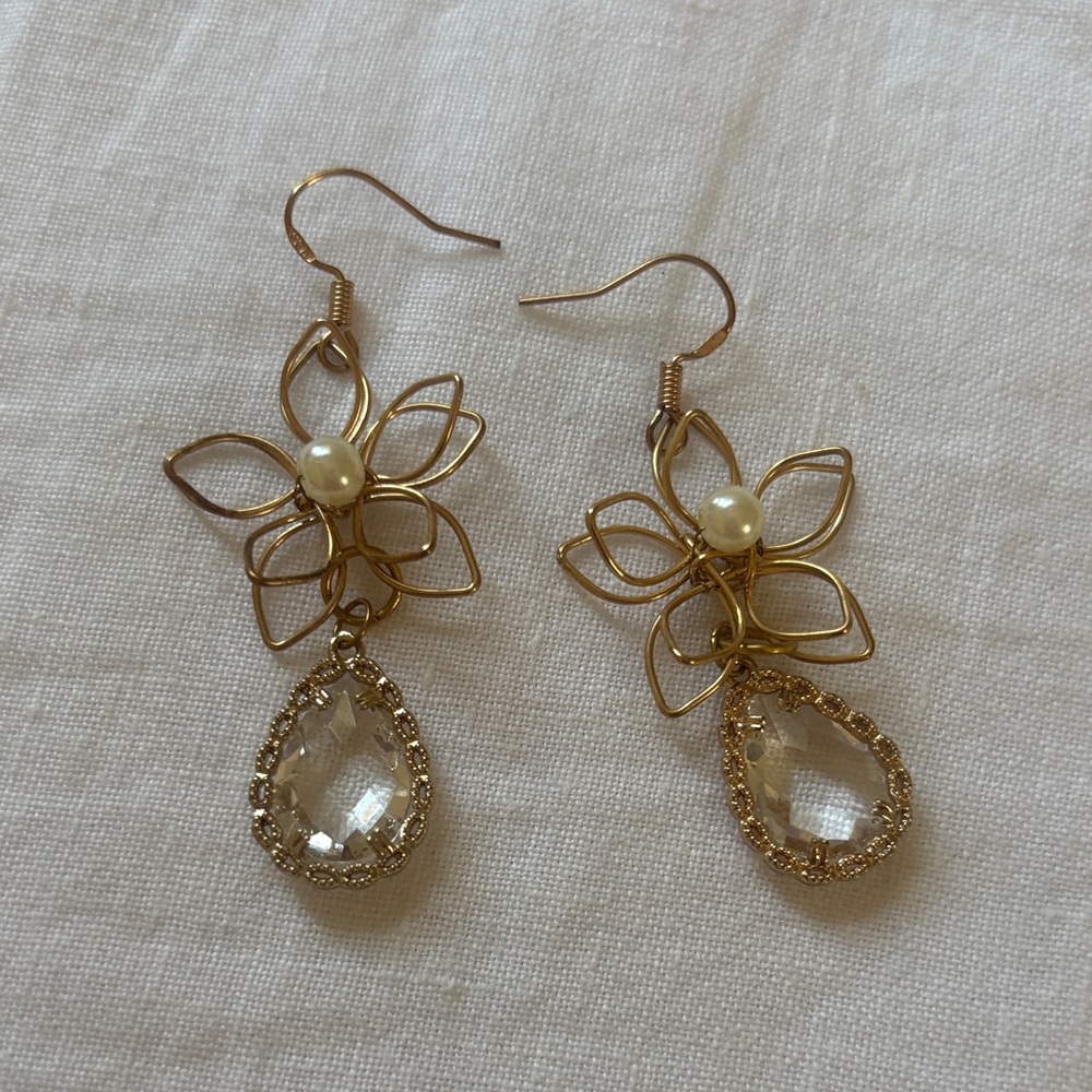Elegant Gold and Crystal Drop Earrings
